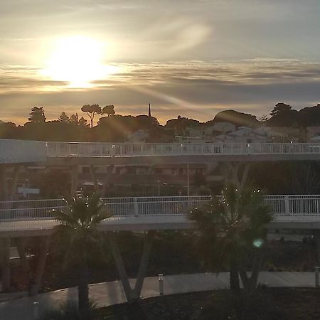 Centre Port,Studio Cosy,Vue Piscine Et Sur Le Parking Prive Ainsi Que Le Mont Saint Martin Agde Exterior photo